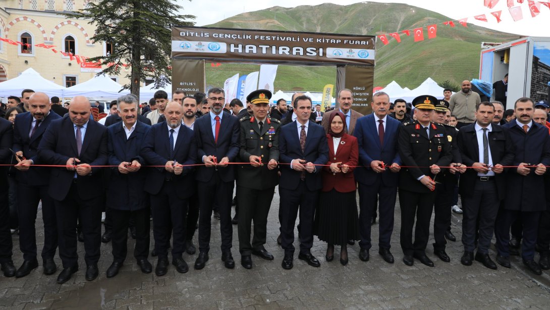 BitlisFest  Bitlis  2. Gençlik Festivali  ve  Kitap Fuarı   Gerçekleştirildi.