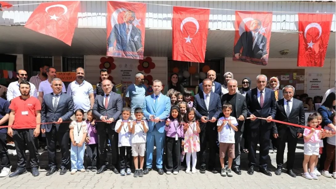 Bitlis ' te  Harezmi Bilim Şenliği Geleceğin  Bilim İnsanlarını  Bir araya Getirdi.